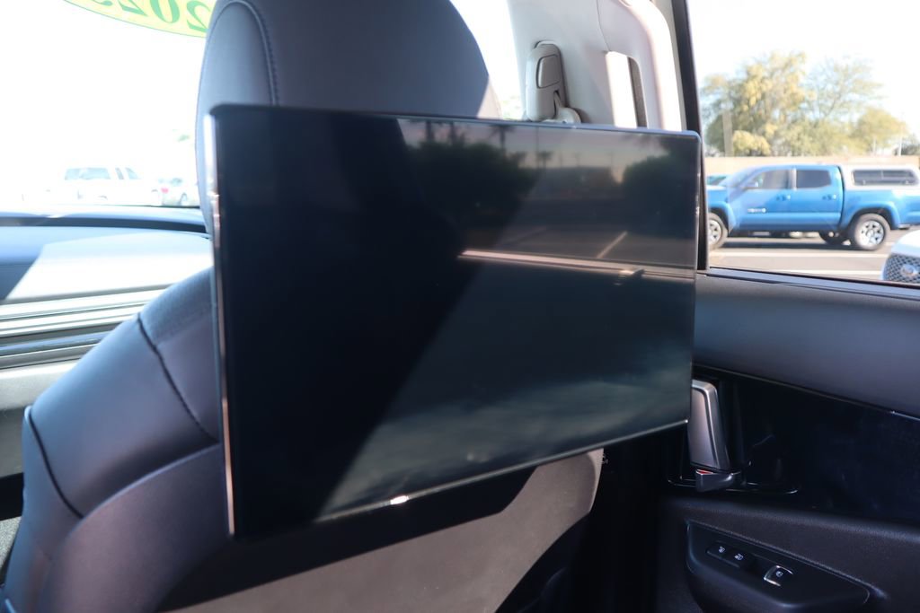 Used 2025 Kia Carnival SX Prestige image 33