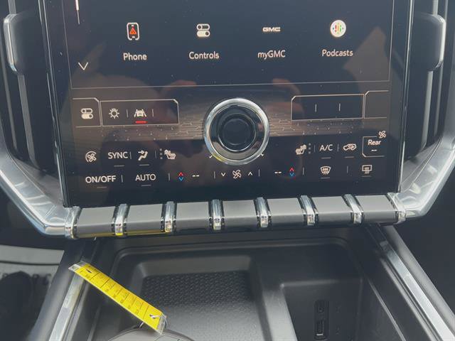 Used 2024 GMC Acadia Elevation image 29