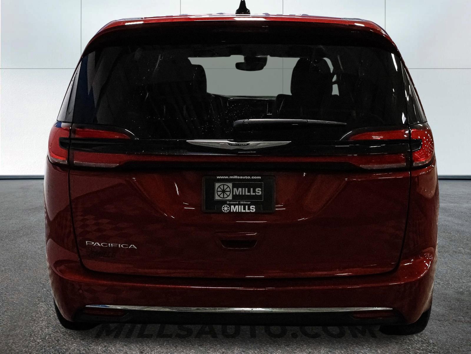 Used 2025 Chrysler Pacifica Select FWD image 6
