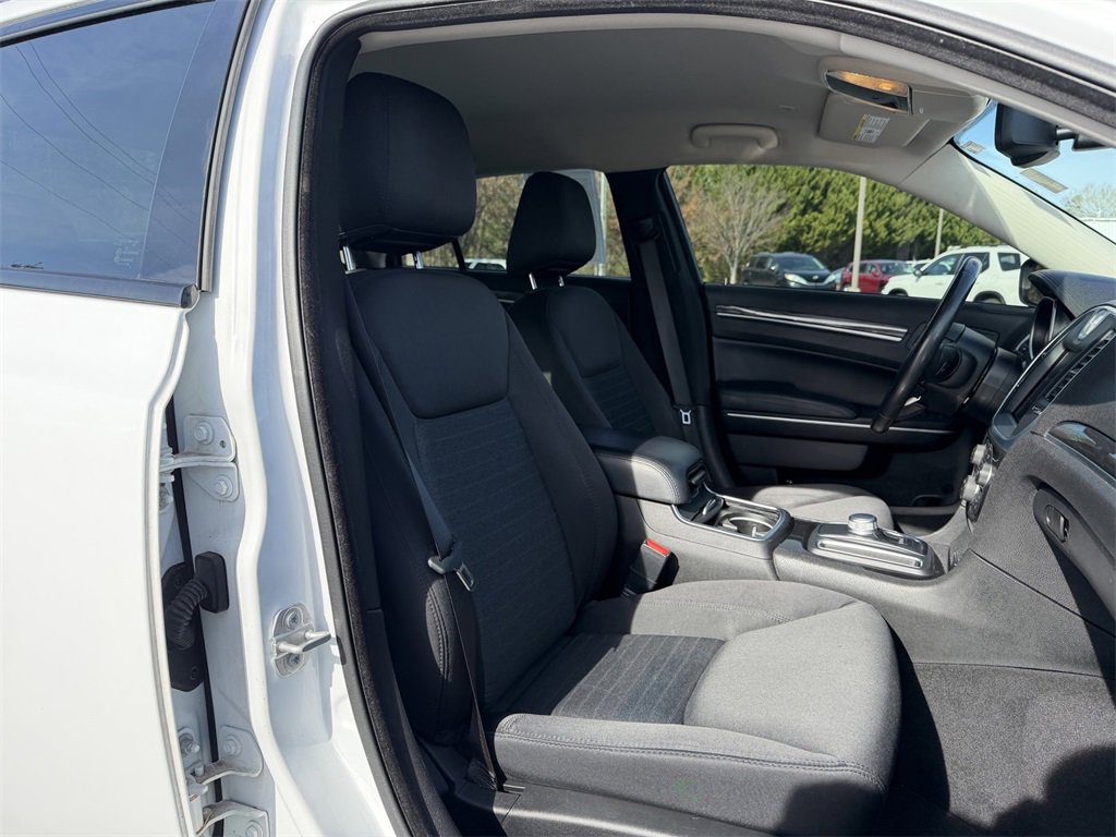 Used 2022 Chrysler 300 Touring w/ Sport Appearance Package image 14