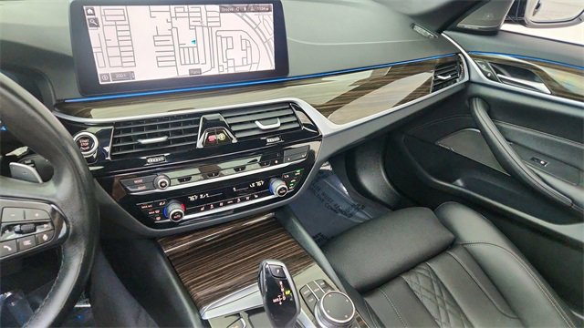 Used 2023 BMW 530e xDrive w/ Premium Package image 43