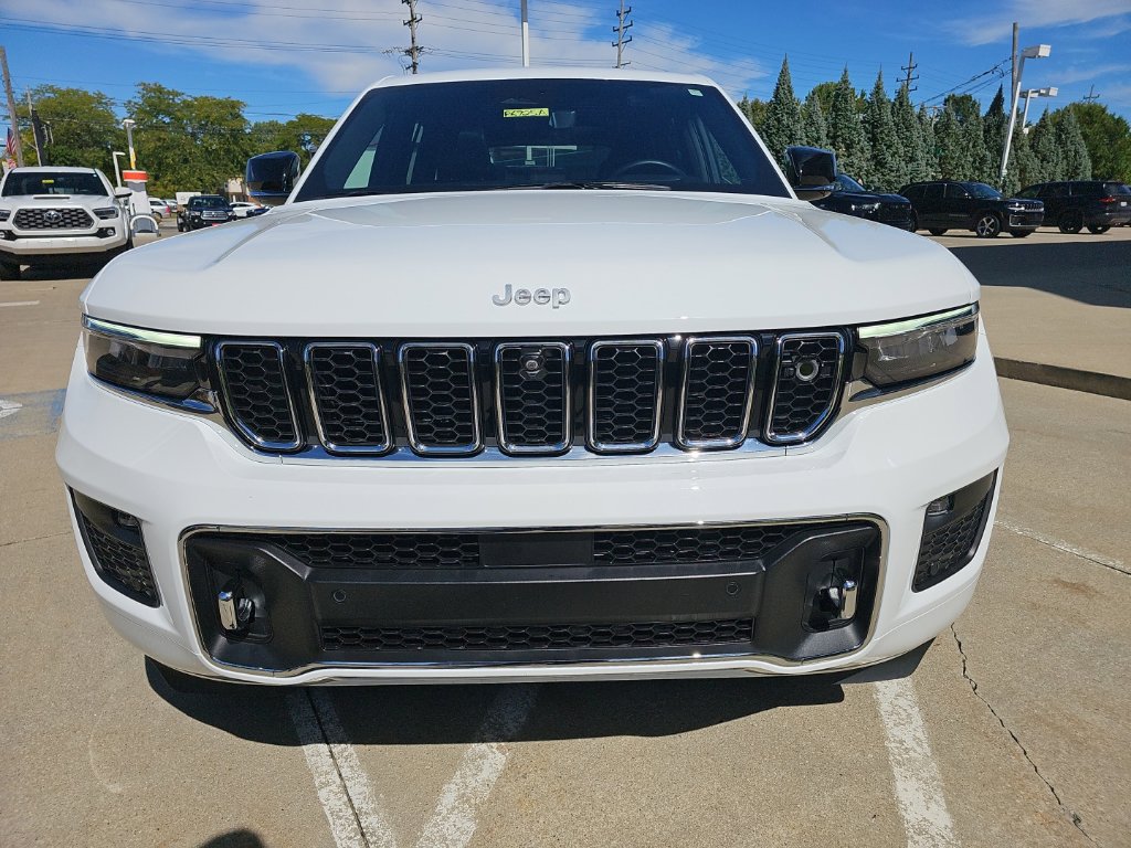 Certified 2025 Jeep Grand Cherokee Overland w/ Adv Protech Group III AWD/4WD image 6
