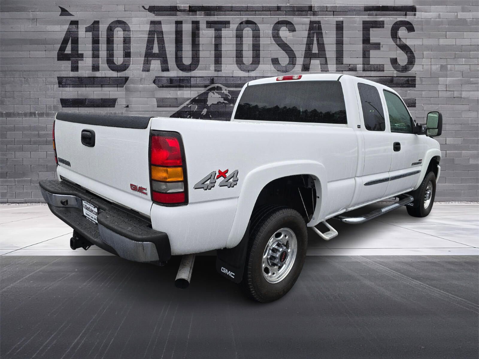 Used 2005 GMC Sierra 2500 SLE w/ Heavy-Duty Power Package image 3
