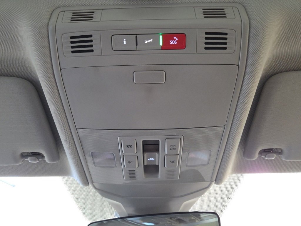 Used 2025 Volkswagen Jetta SE w/ Sunroof Package image 28