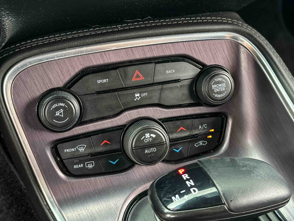 Used 2016 Dodge Challenger SXT RWD image 28