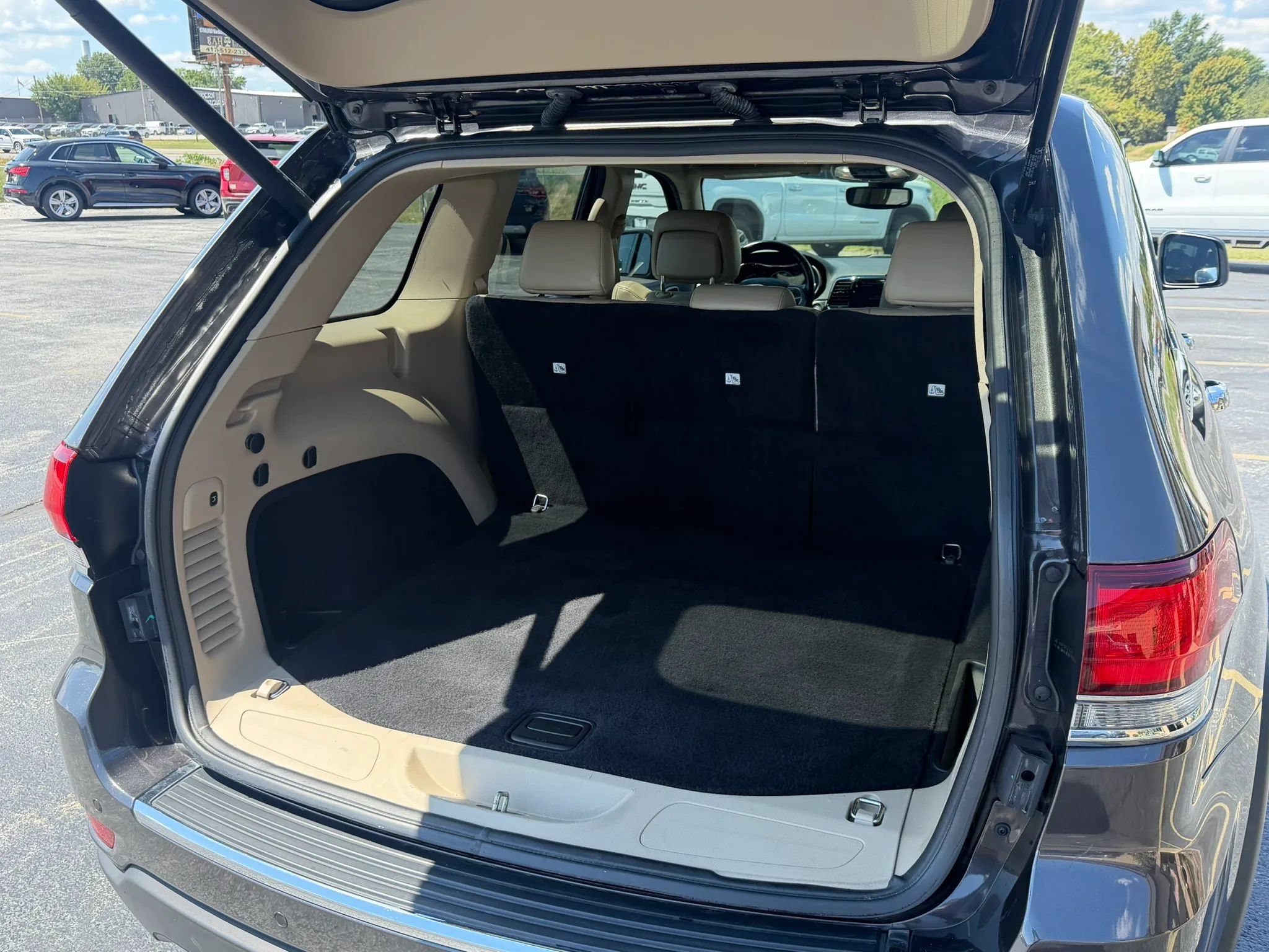 Used 2020 Jeep Grand Cherokee Limited AWD/4WD image 11