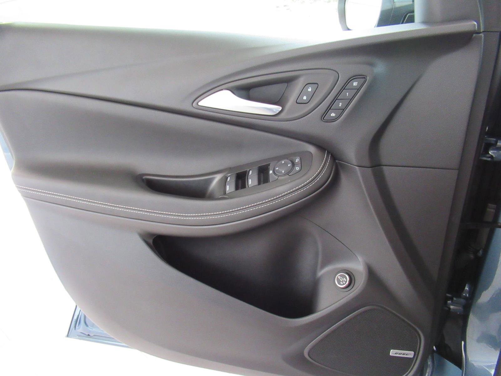 Used 2026 Buick Encore GX Avenir w/ Avenir Technology Package FWD image 19