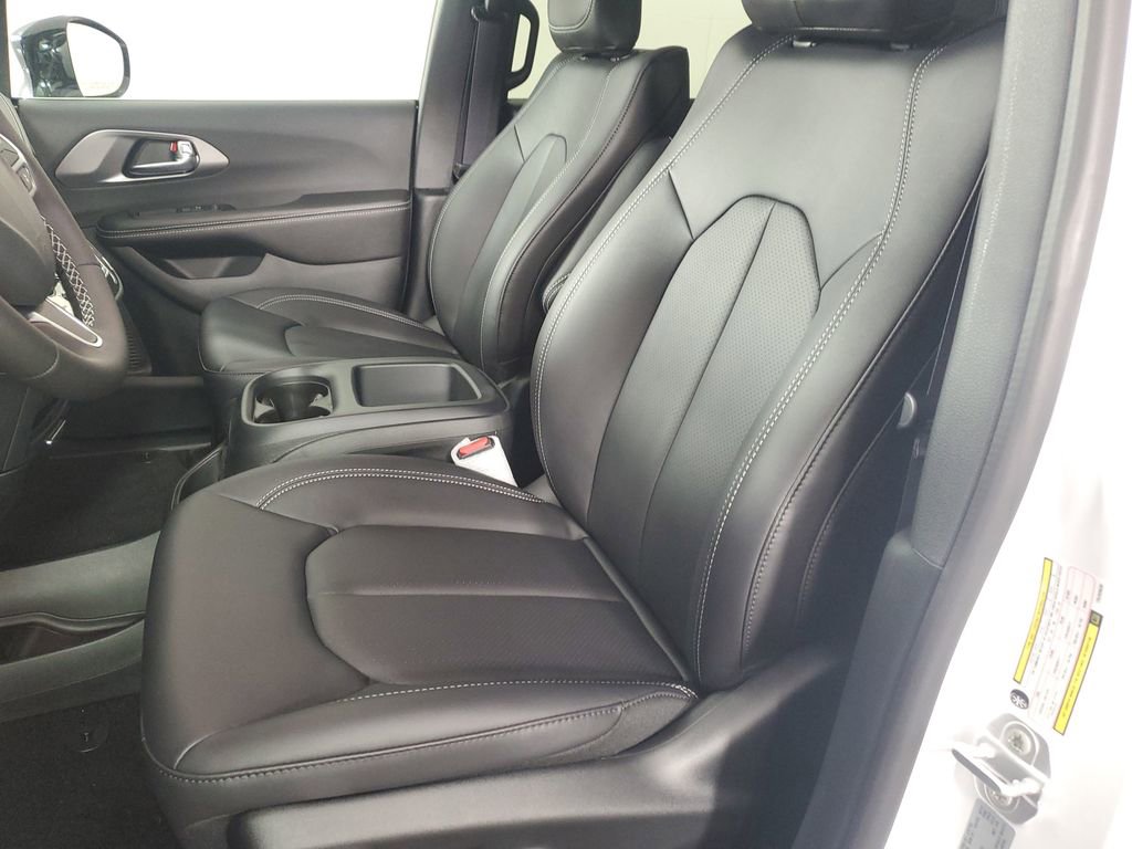 New 2026 Chrysler Pacifica Select image 12