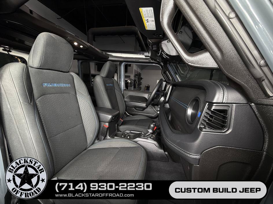 Used 2025 Jeep Wrangler Unlimited Rubicon 4xe w/ Convenience Group AWD/4WD image 25