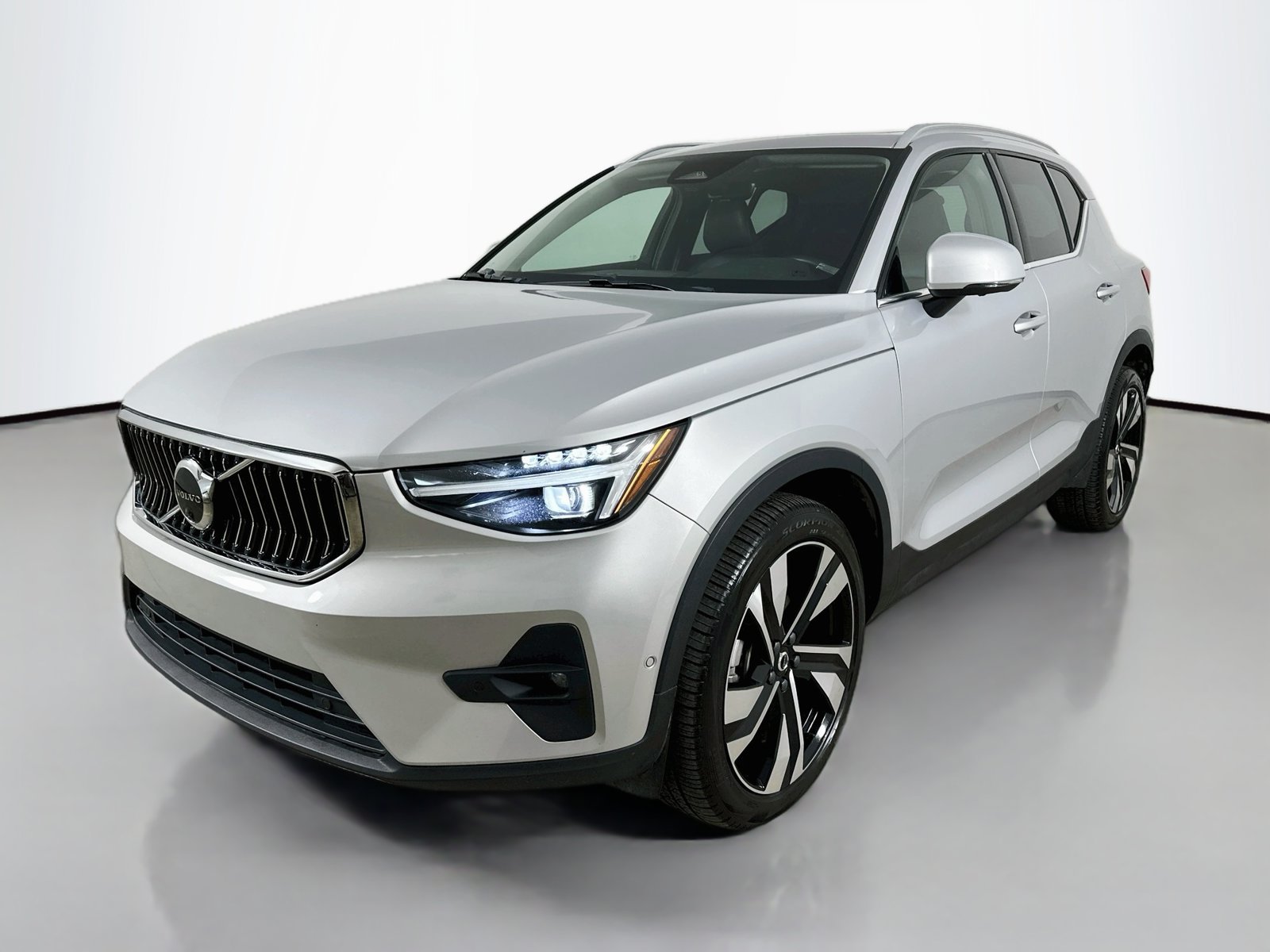 Used 2023 Volvo XC40 B5 Ultimate w/ Protection Package Premier