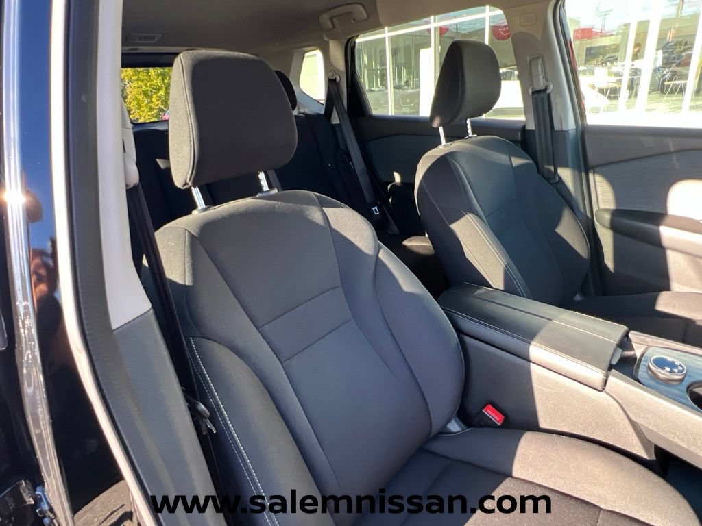 Used 2023 Nissan Rogue S AWD/4WD image 22
