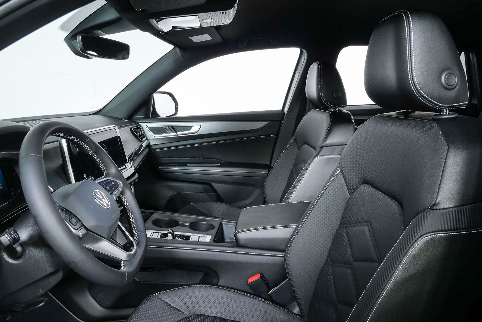 Certified 2024 Volkswagen Atlas Cross Sport SE FWD image 33