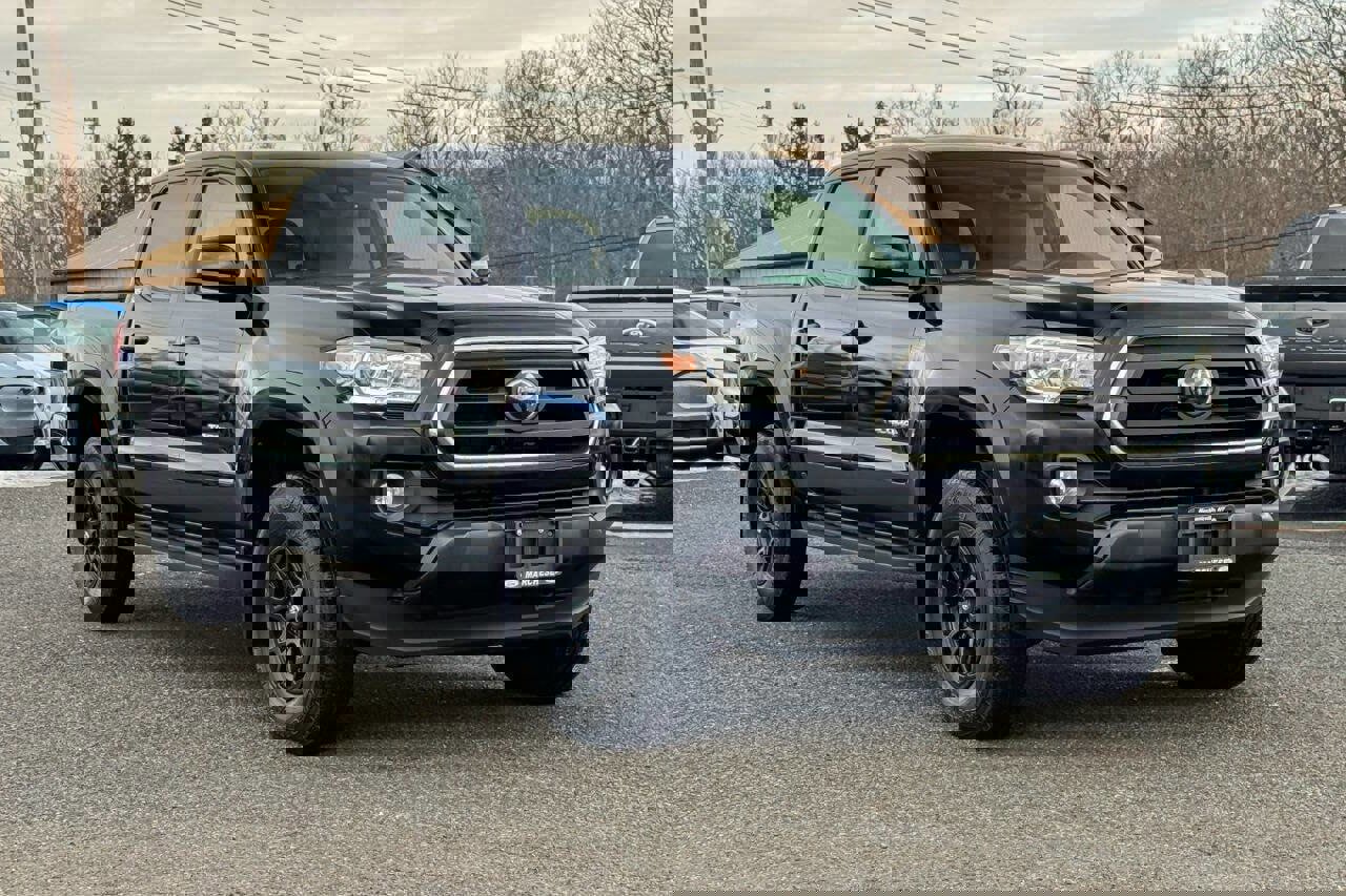 Used 2020 Toyota Tacoma SR5 image 1