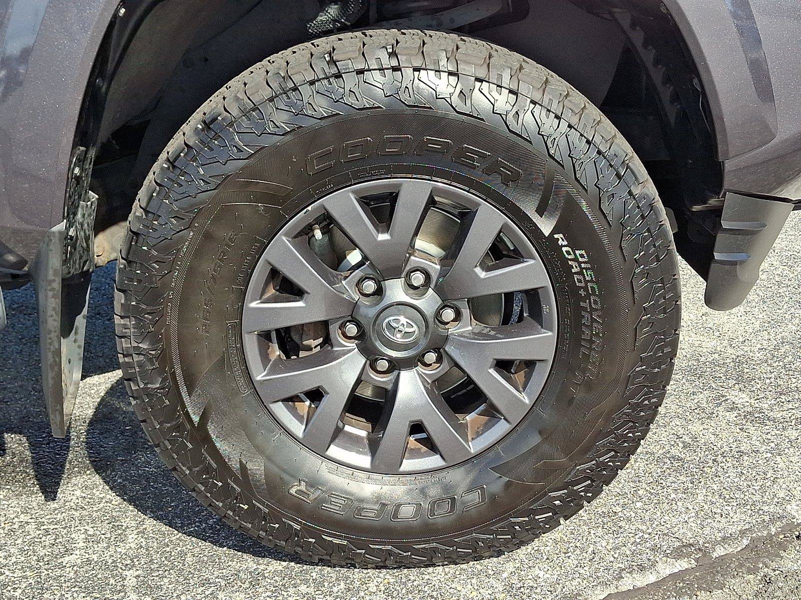 Used 2021 Toyota Tacoma SR5 AWD/4WD image 8
