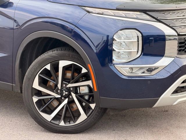 Used 2024 Mitsubishi Outlander AWD image 2