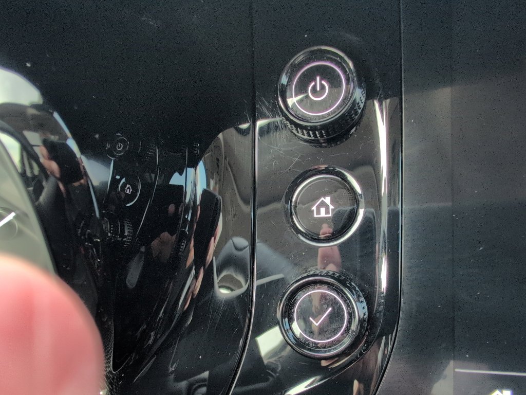 Used 2023 Buick Envision Essence w/ Technology Package I image 29