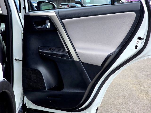 Used 2015 Toyota RAV4 XLE AWD/4WD image 35