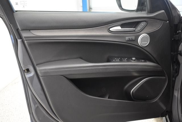 Used 2018 Alfa Romeo Stelvio Ti AWD/4WD image 20