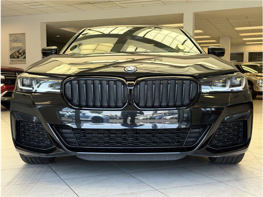 Used 2023 BMW 530e w/ M Sport Package RWD image 2