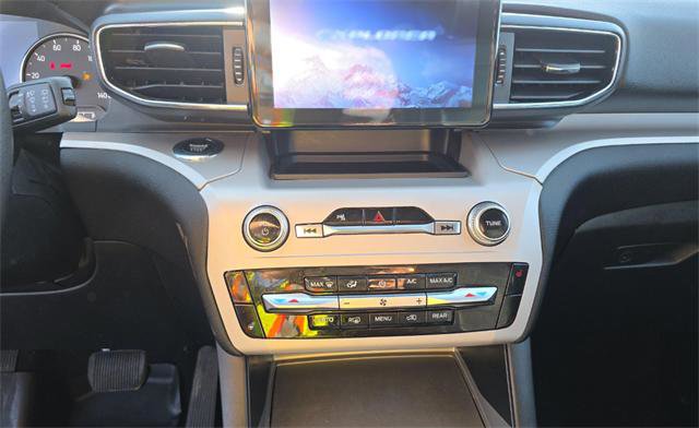 Used 2023 Ford Explorer XLT w/ Equipment Group 202A AWD/4WD image 11