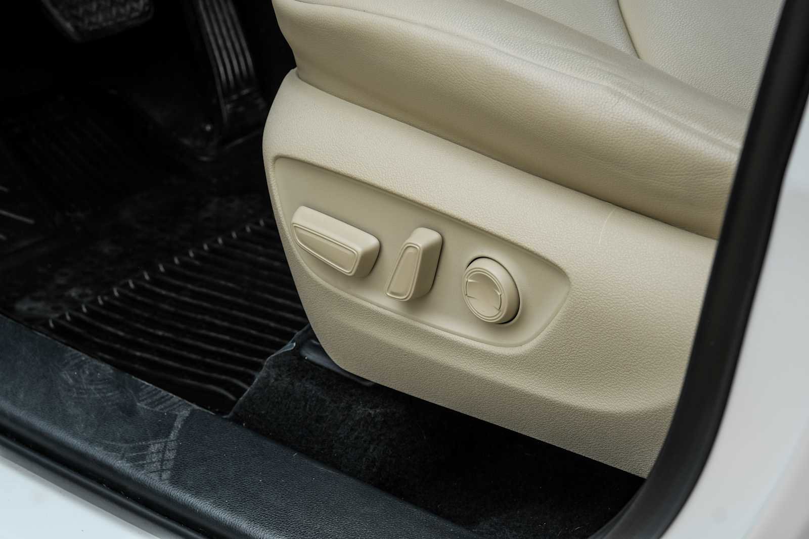 Used 2021 Toyota Highlander XLE image 35