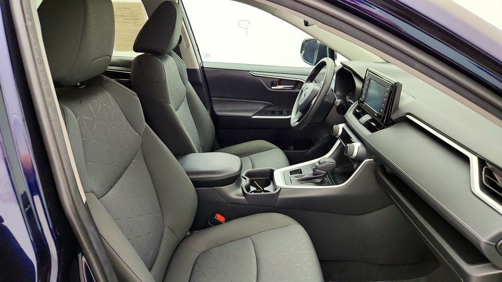 Used 2021 Toyota RAV4 XLE AWD/4WD image 22