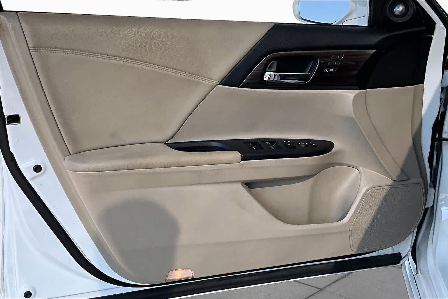 Certified 2017 Honda Accord Touring image 22