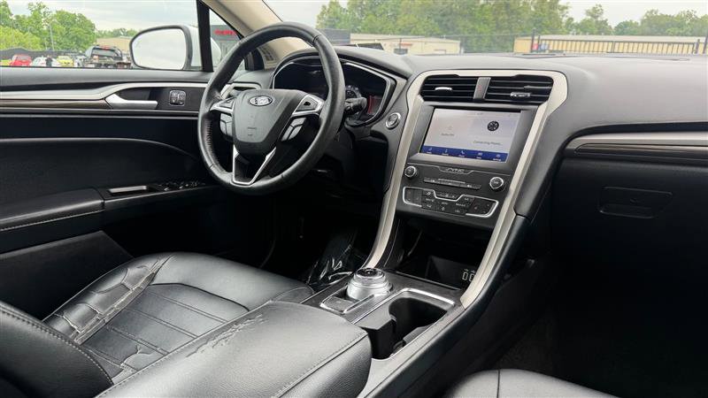 Used 2020 Ford Fusion SEL FWD image 18