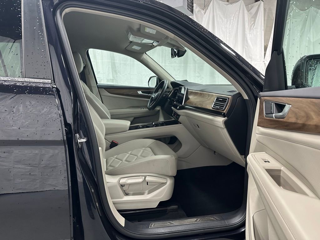 Used 2025 Volkswagen Atlas SE AWD/4WD image 58
