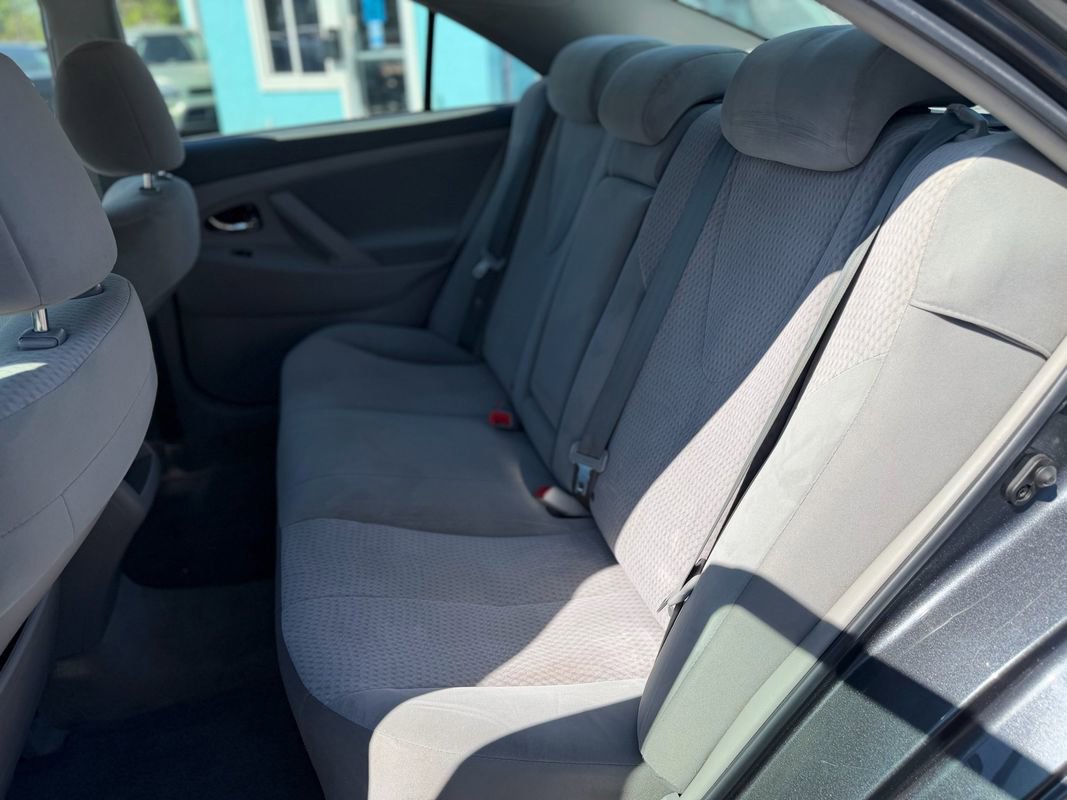 Used 2010 Toyota Camry LE FWD image 9