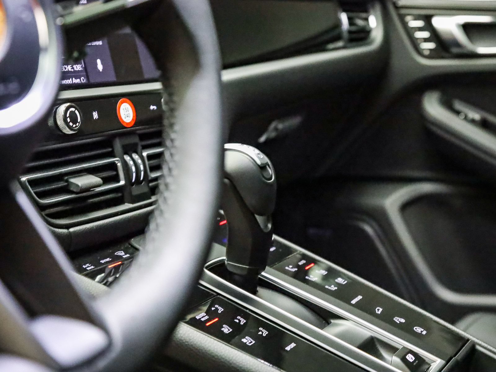 Certified 2026 Porsche Macan AWD/4WD image 25