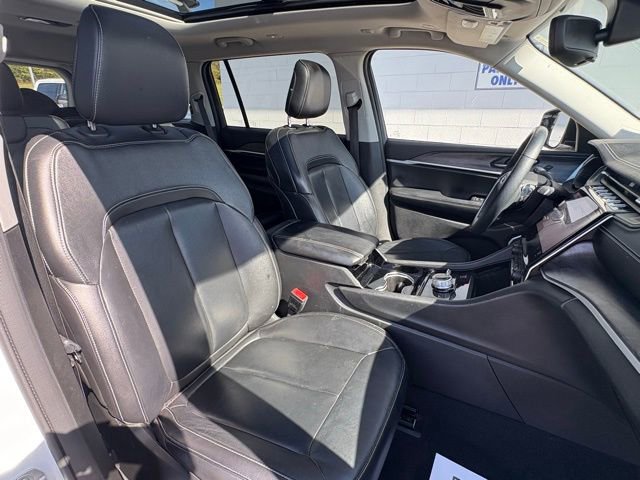 Used 2022 Jeep Grand Cherokee L Limited image 34