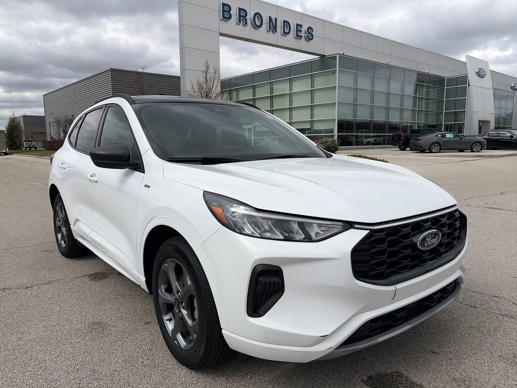 Used 2023 Ford Escape ST-Line w/ Tech Pack #1 AWD/4WD image 1