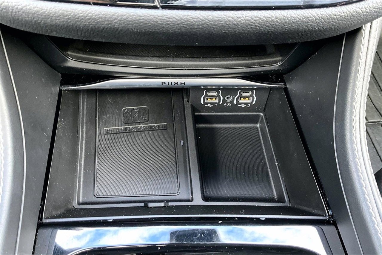 Used 2023 Chrysler Pacifica Limited w/ S Appearance Package image 17