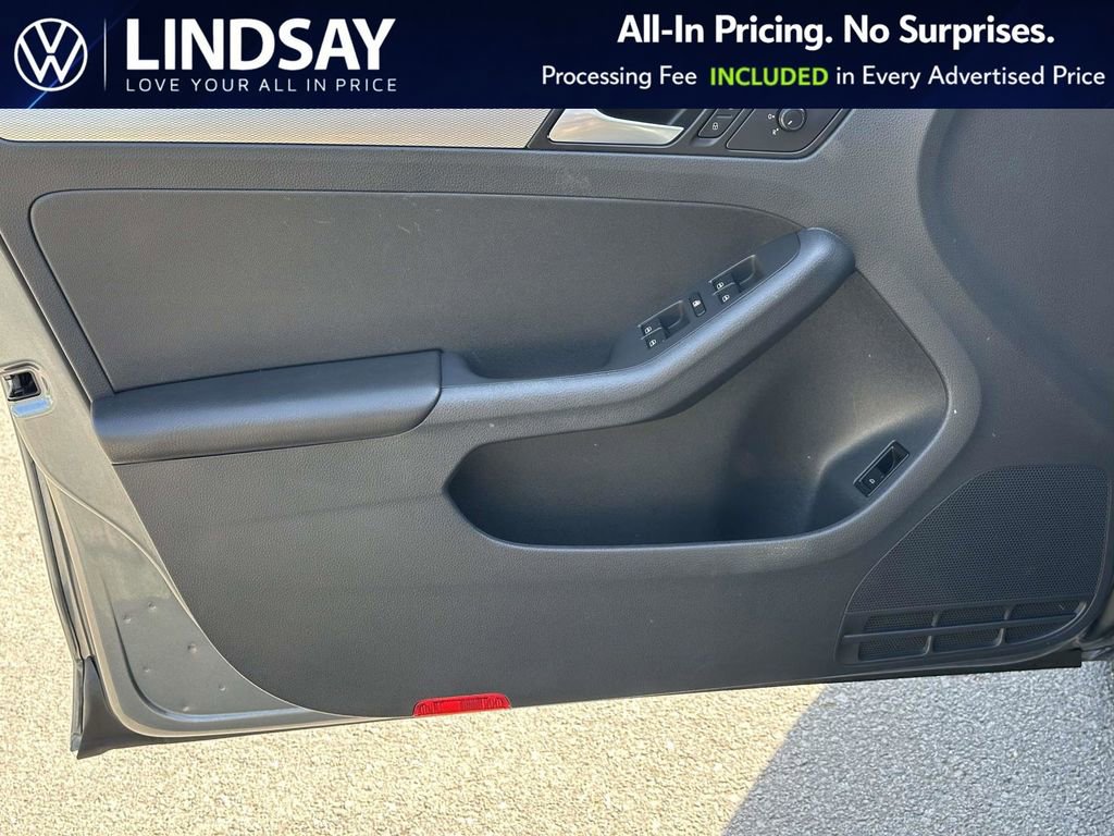 Used 2017 Volkswagen Jetta SE FWD image 9