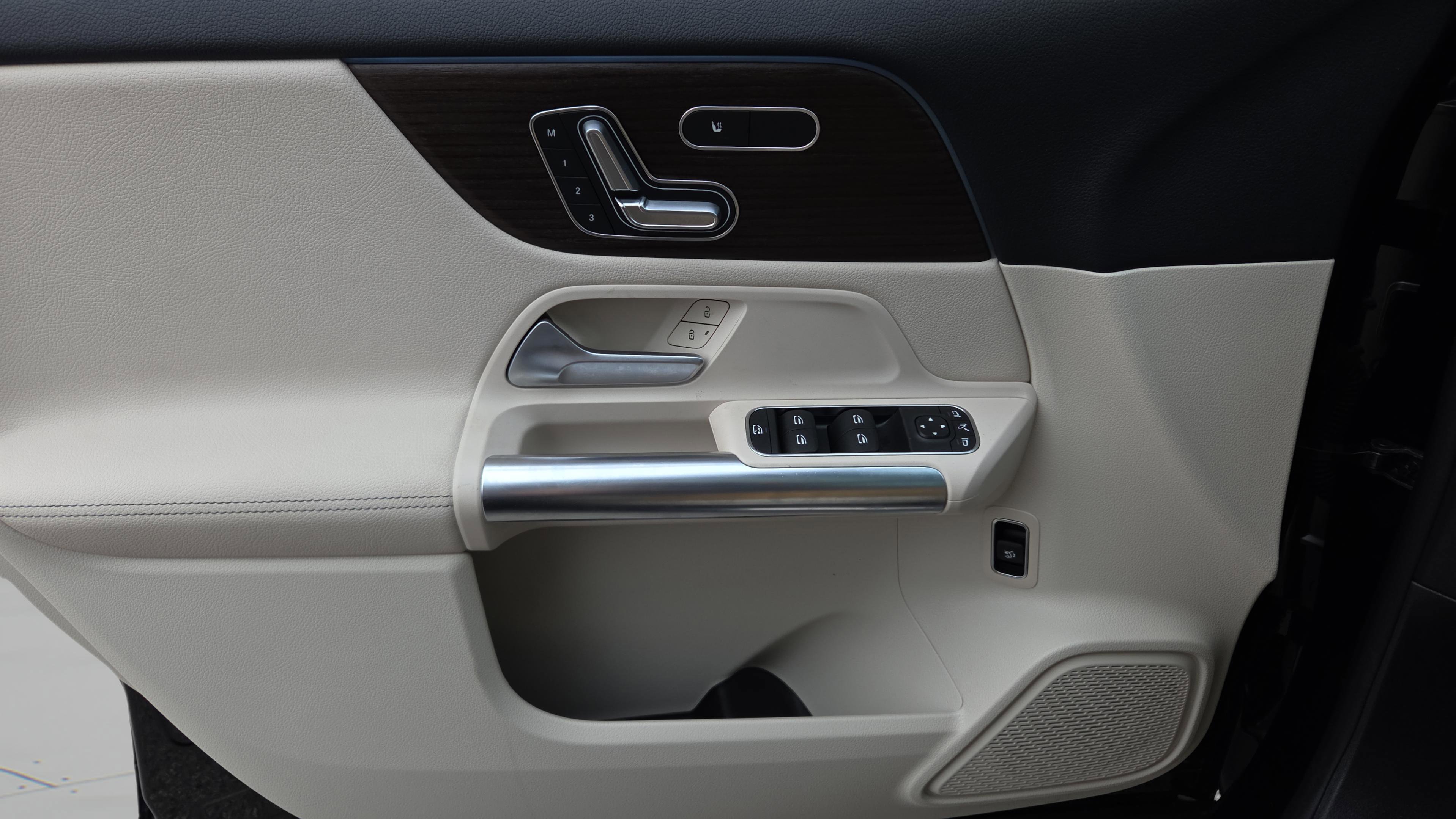 Used 2025 Mercedes-Benz GLA 250 image 31