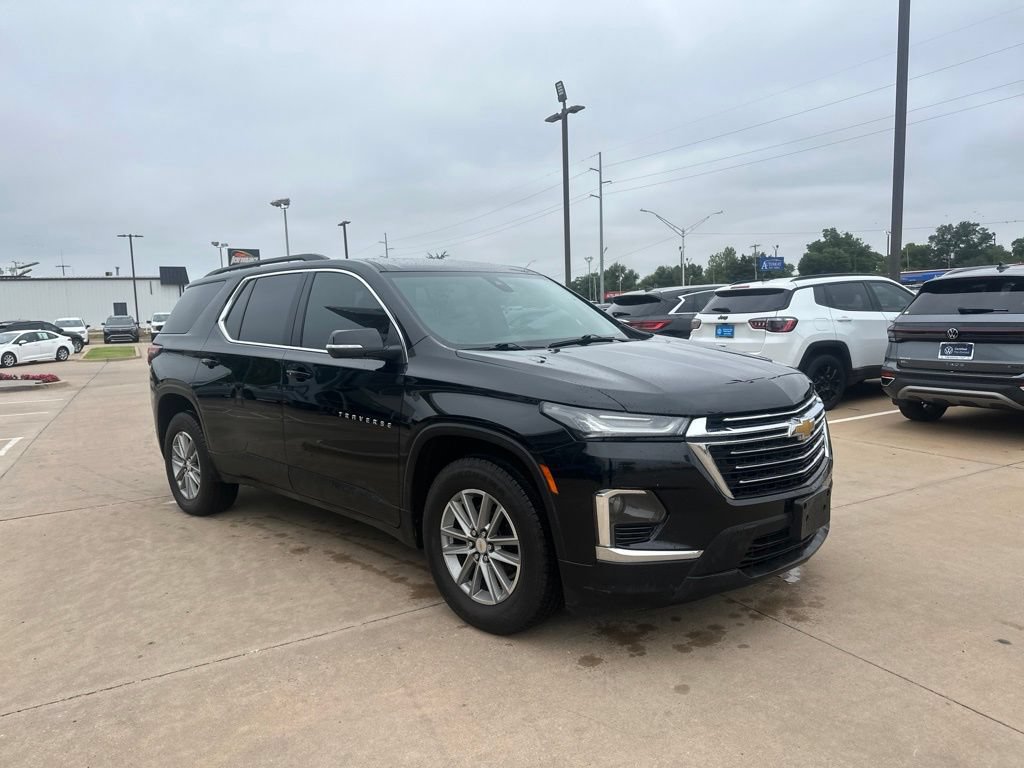 Used 2023 Chevrolet Traverse LT FWD image 3