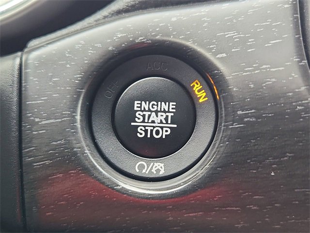 Used 2018 Jeep Grand Cherokee Laredo image 16