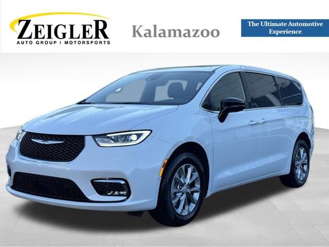 New 2026 Chrysler Pacifica Select image 1