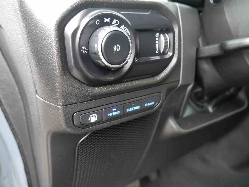 Used 2024 Jeep Wrangler Unlimited image 30