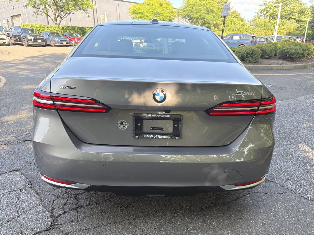 Used 2026 BMW 530i xDrive w/ Premium Package AWD/4WD image 13