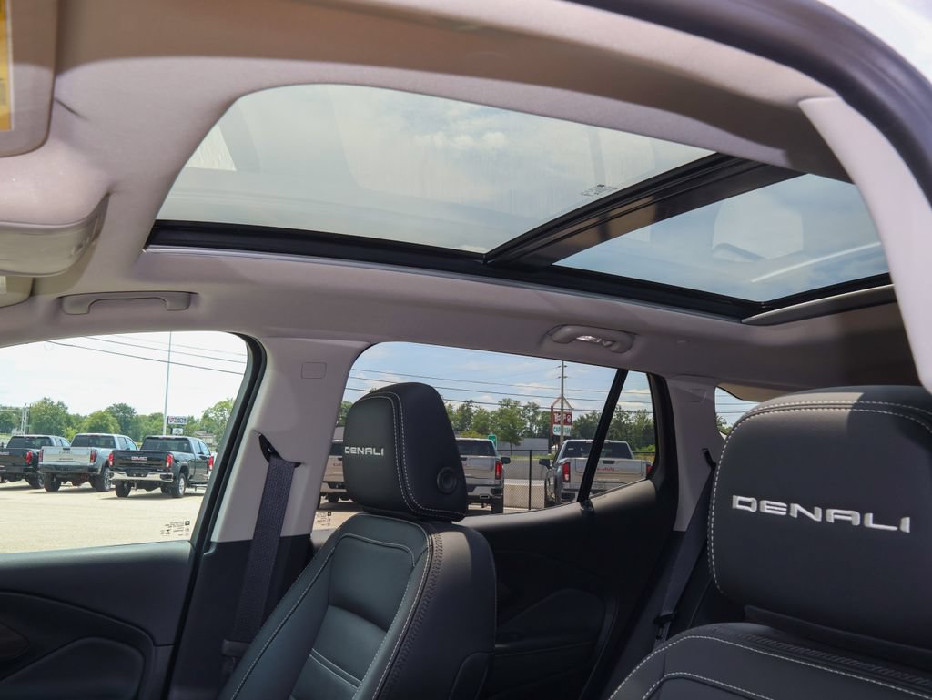 Used 2024 GMC Terrain Denali w/ Denali Premium Package AWD/4WD image 8