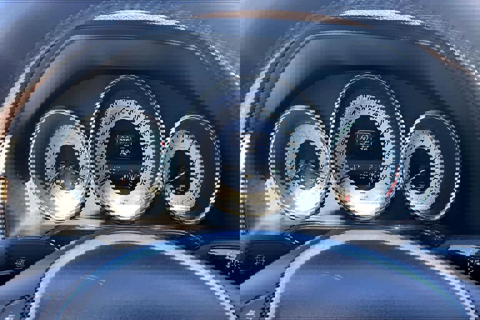 Used 2014 Mercedes-Benz E 350 4MATIC Sedan image 25