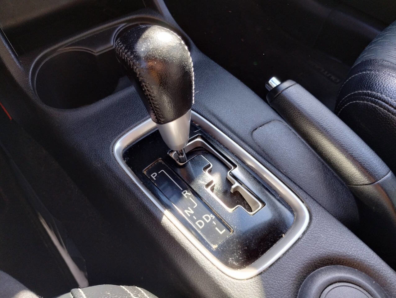 Used 2015 Mitsubishi Outlander SE image 32