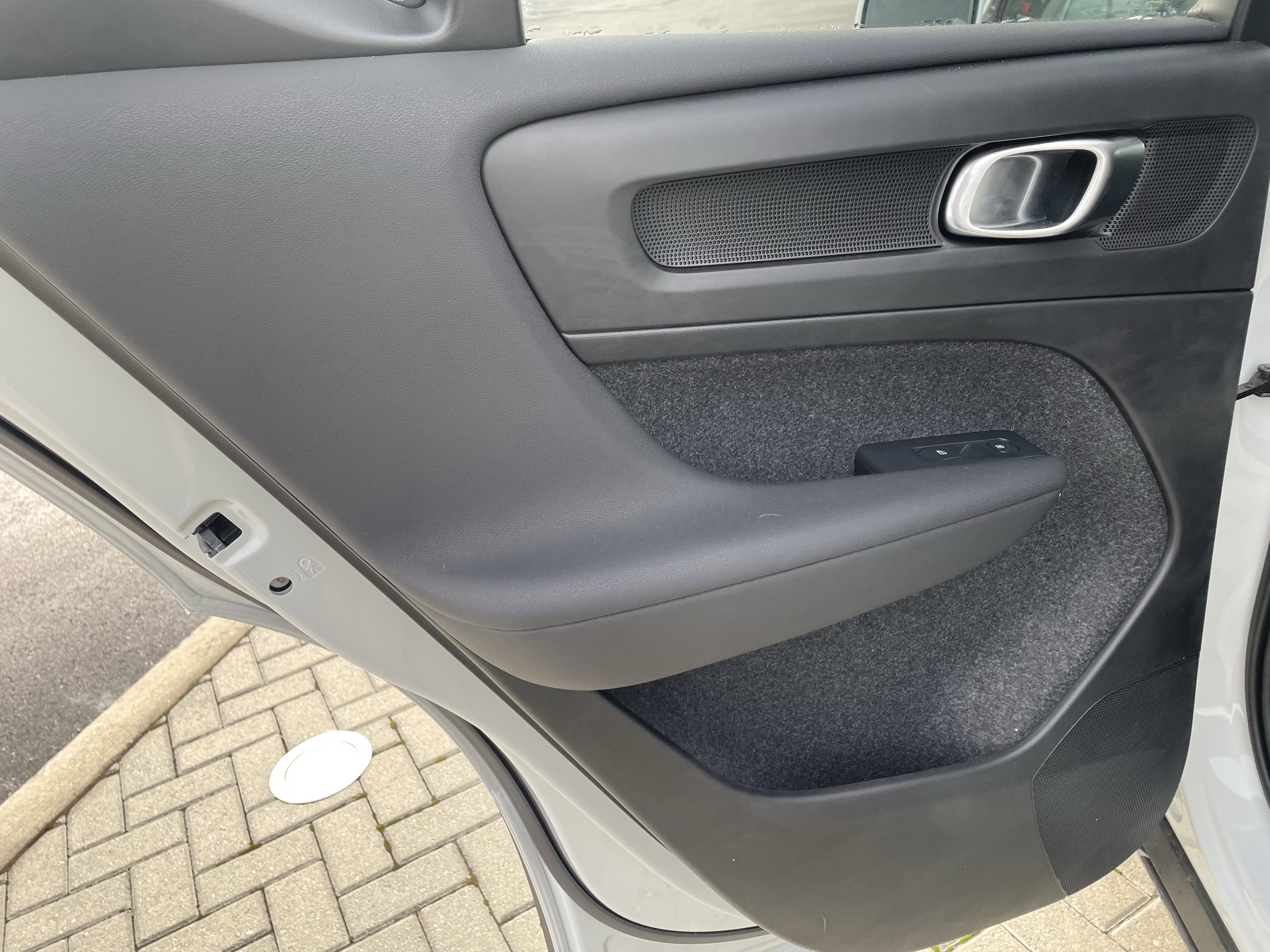 New 2025 Volvo XC40 B5 Core w/ Protection Package Premier image 11