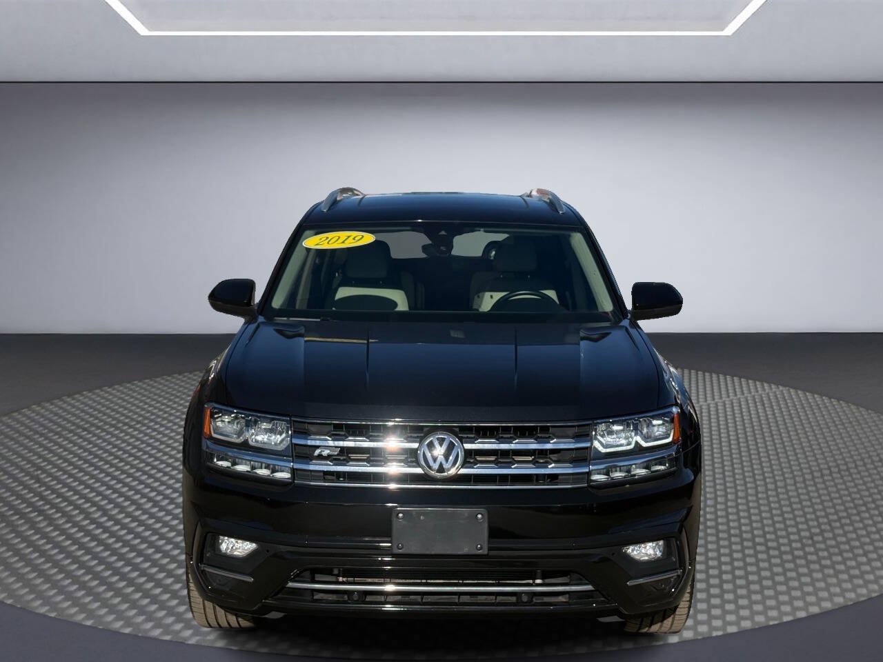 Used 2019 Volkswagen Atlas SEL R-Line AWD/4WD image 2