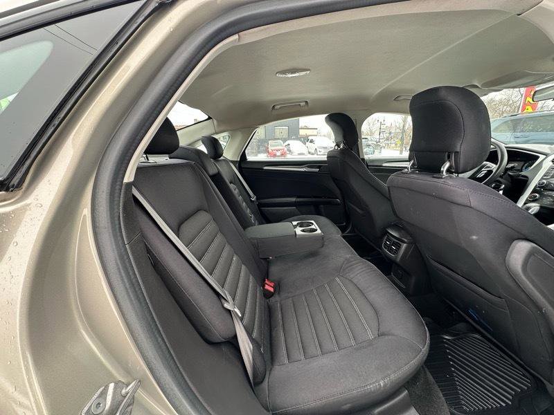 Used 2015 Ford Fusion SE image 15