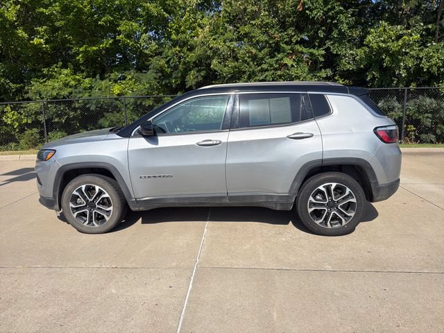 Used 2024 Jeep Compass Limited AWD/4WD image 2