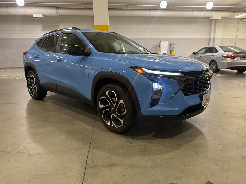 Used 2024 Chevrolet Trax RS w/ Driver Confidence Package image 3