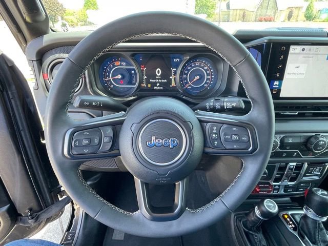 Used 2025 Jeep Wrangler Unlimited Rubicon AWD/4WD image 16